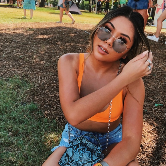 Meet your Posher, Amber - Picture 2 of 3